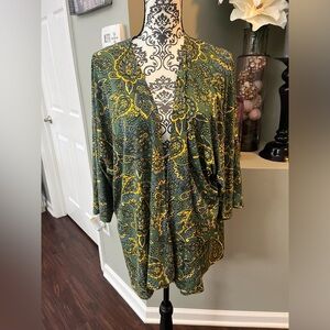 LuLaRoe size large green paisley print kimono